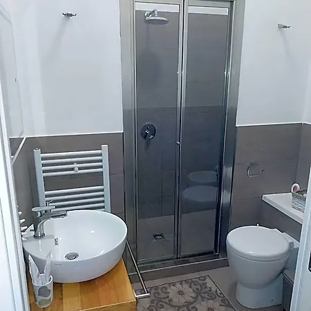 Alojamento de Acomodação e Pequeno-almoço 315 Via Roma Centro 4*
