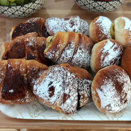 Alojamento de Acomodação e Pequeno-almoço 315 Via Roma Centro 2*
